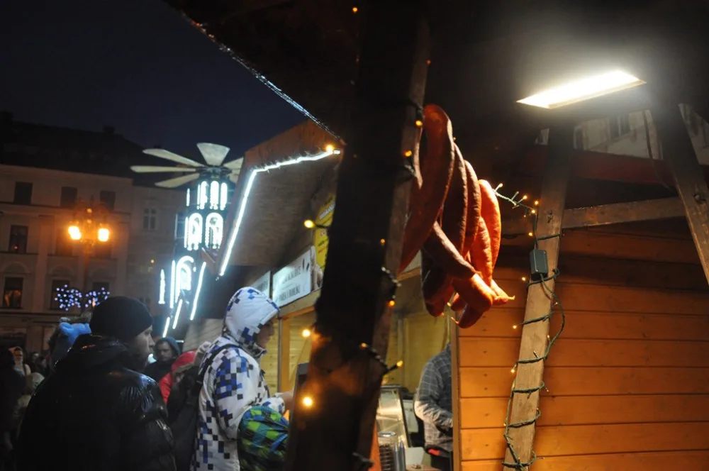 Na náměstí u radnice začaly adventní trhy