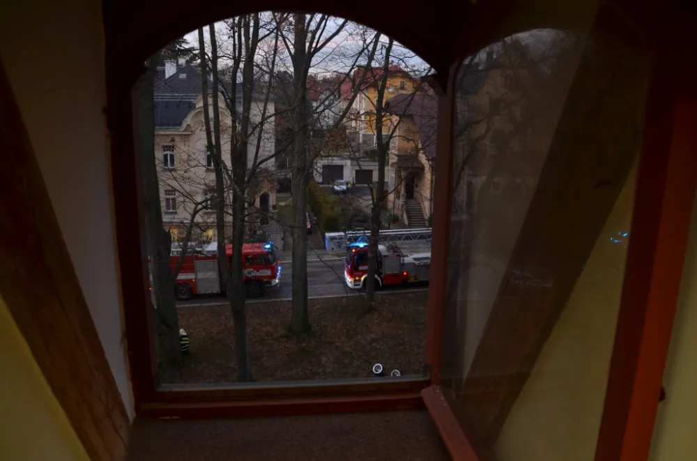 Dým stoupající z muzea vyděsil Liberečany, hasiči si pro cvičení připravili autentické podmínky