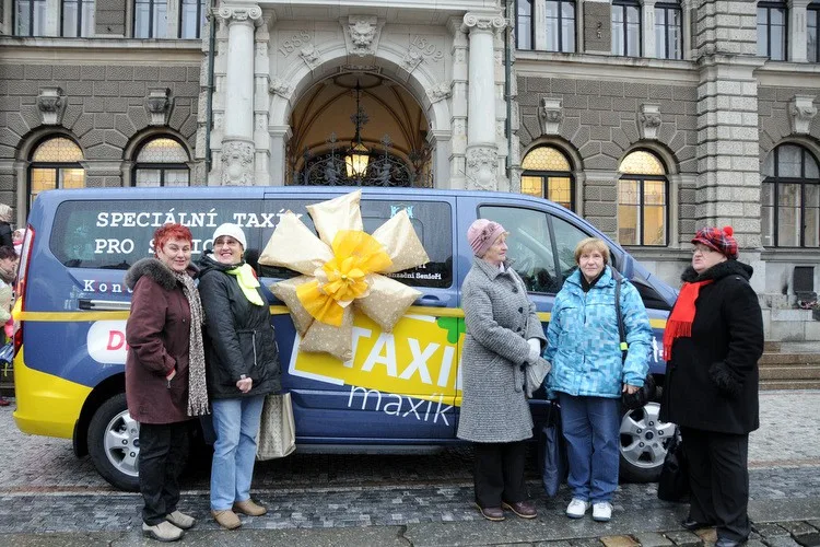 Ulice Liberce bude brázdit taxík pro seniory, za 30 korun odveze seniory na úřad nebo k lékaři