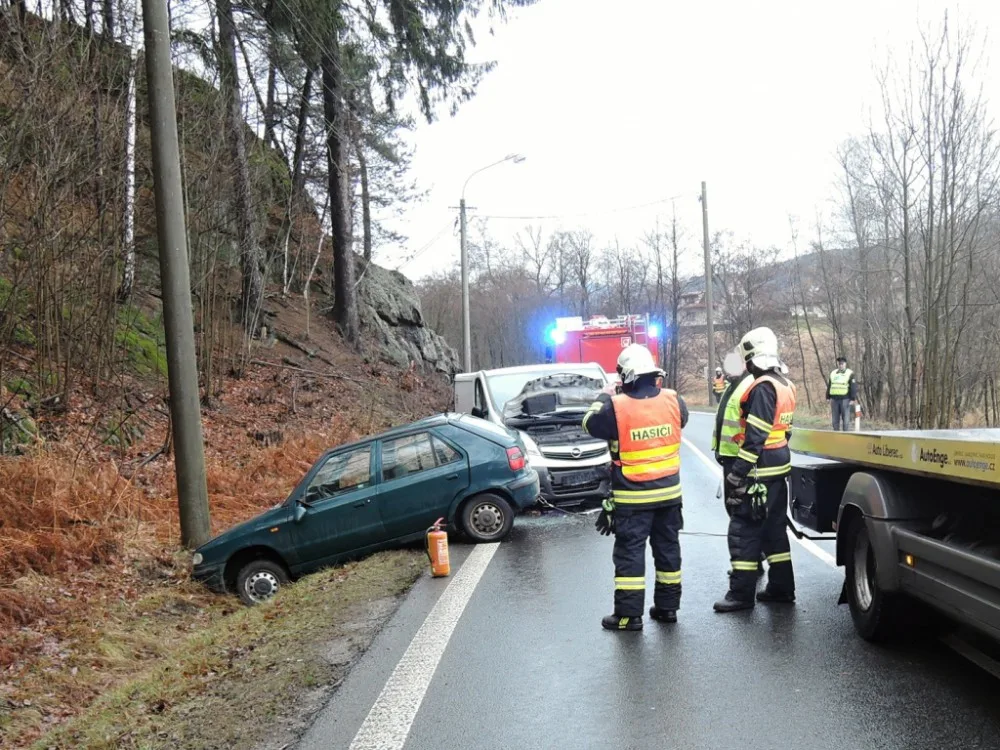Vrtulník letecké záchranné služby zasahoval u nehody v Mníšku
