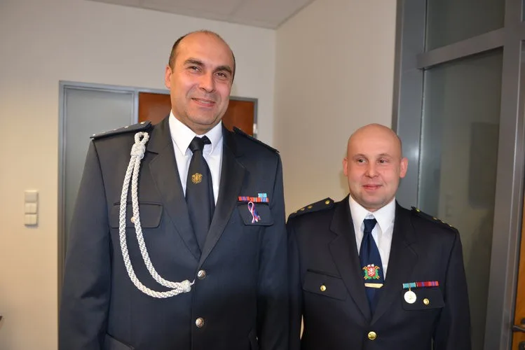 Dobrovolné hasiče vyznamenal hejtman za mimořádné nasazení u požáru Agby v Turnově