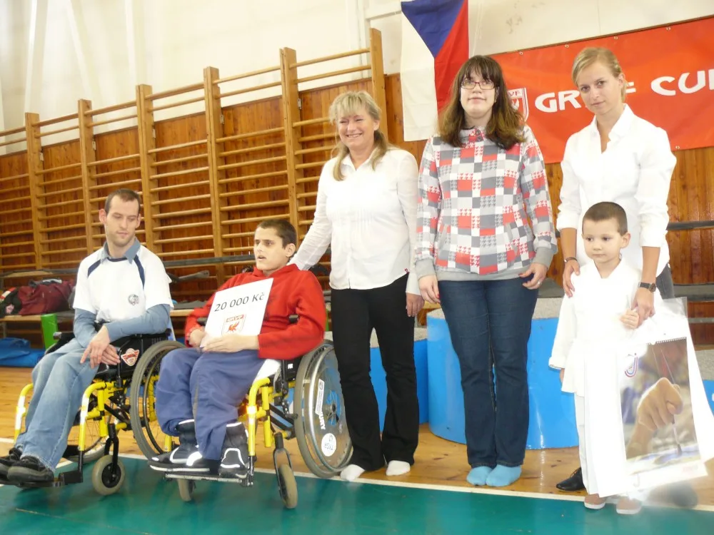 Výtěžek ze závodů věnoval Gryf Jedličkovu ústavu