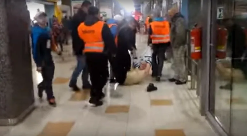 Kontroverzní zákrok královéhradeckých pořadatelů na fanouška Tygrů řeší policie
