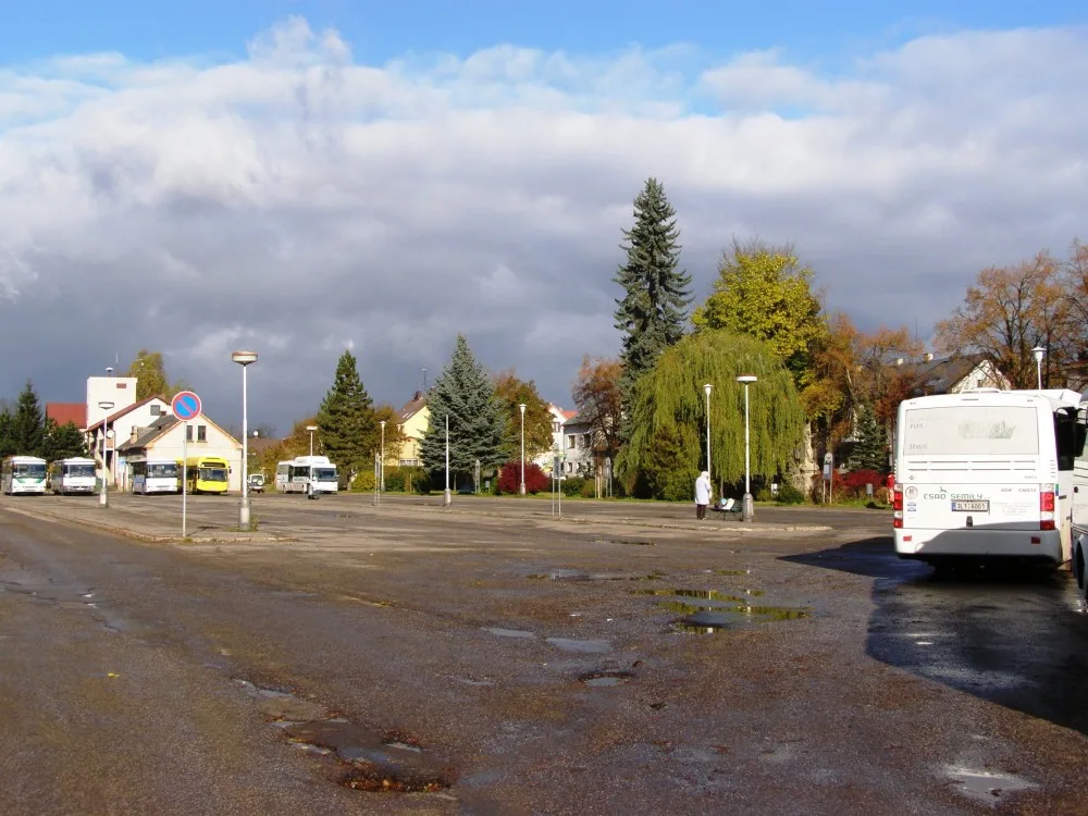 Lomnice nad Popelkou chce získat nádraží, aby ho mohla přestavět