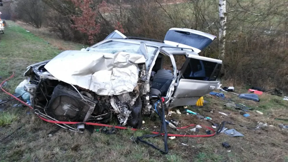 Vážná nehoda uzavřela silnici z České Lípy do Mimoně