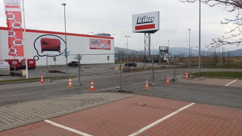 Bauhaus omezil vjezd do obchodního domu Kika