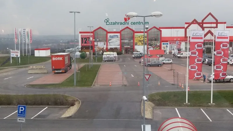 Bauhaus omezil vjezd do obchodního domu Kika