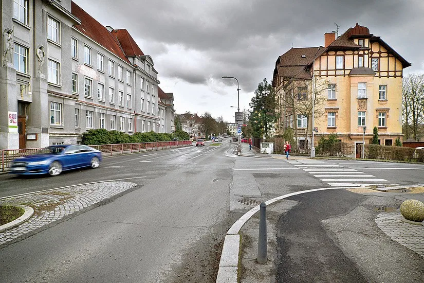 Husova ulice by se měla dočkat upravených přechodů