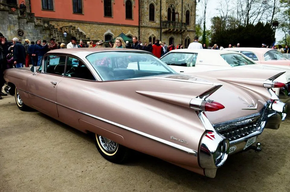 Na Sychrově si dali dostaveníčko milovníci amerických automobilových veteránů