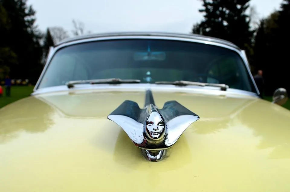 Na Sychrově si dali dostaveníčko milovníci amerických automobilových veteránů