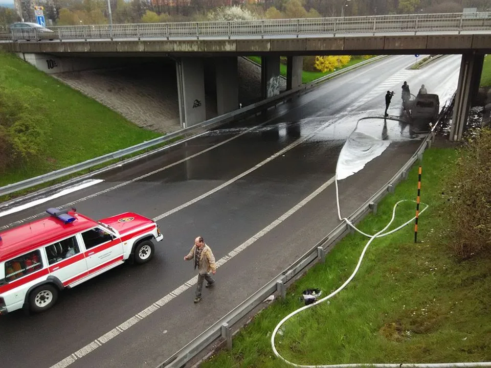 U arény havarovala řidička Citroenu, její auto shořelo