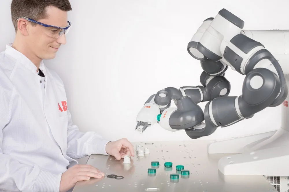 Seznamte se, tohle je YuMI. Tenhle robot pracuje se zaměstnanci společnosti ABB na páse