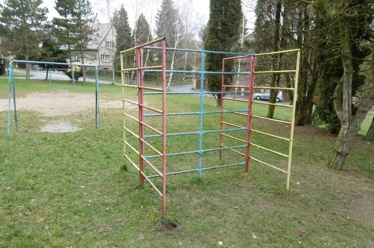 Tyto prvky mizí z libereckých dětských hřišť