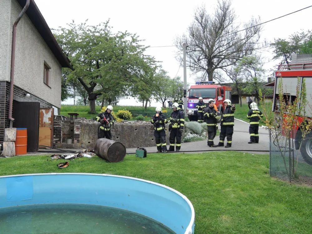 V Semilech hořela kotelna rodinného domu, auto sousedce zachraňovala starostka