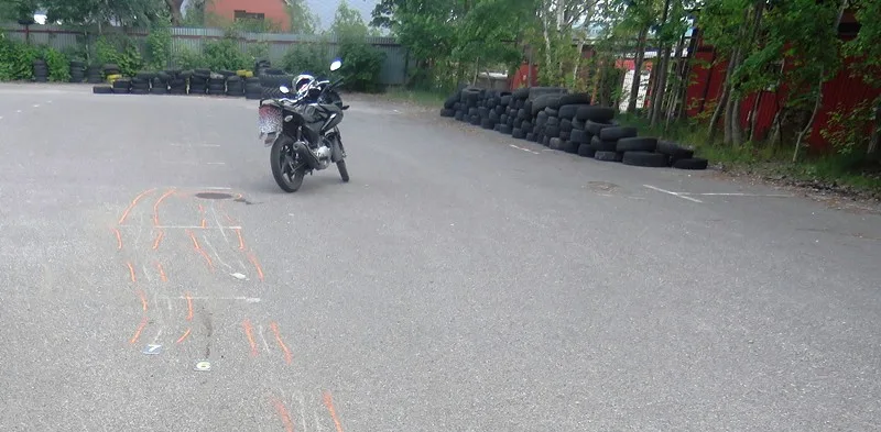 Žačka se těžce zranila v autoškole. Nehodu teď vyšetřuje policie