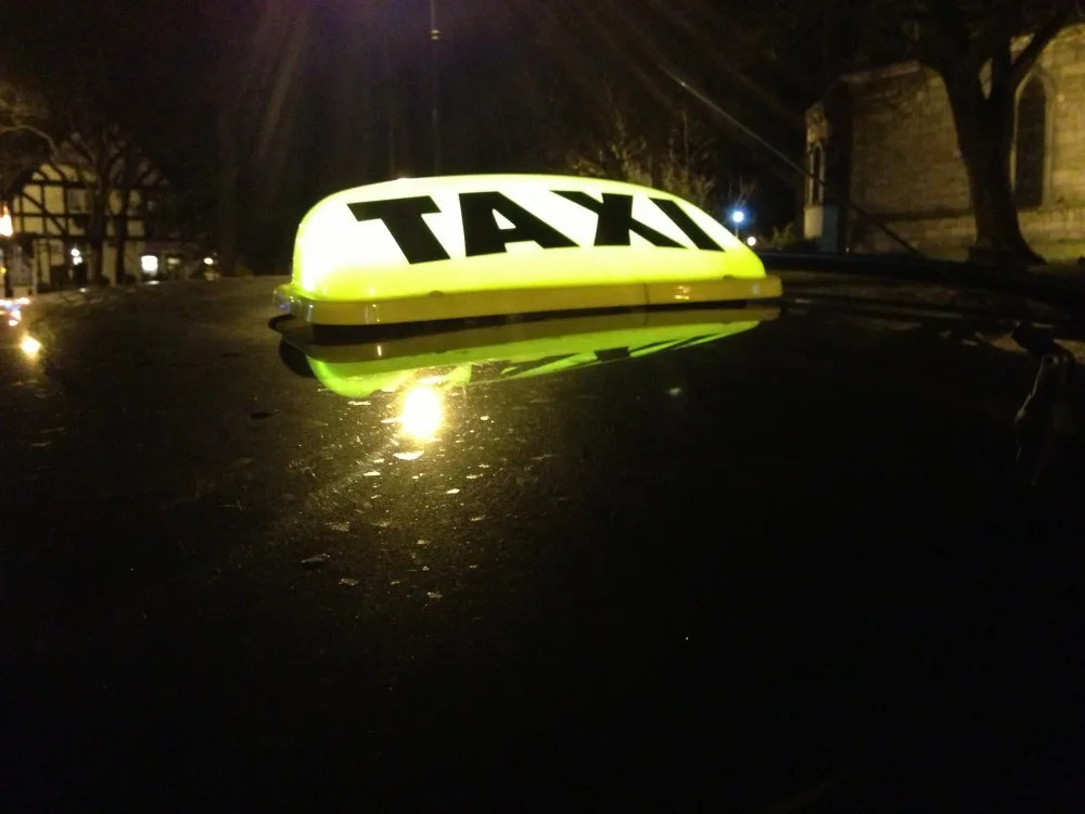 1000x1000-1431890002-taxi