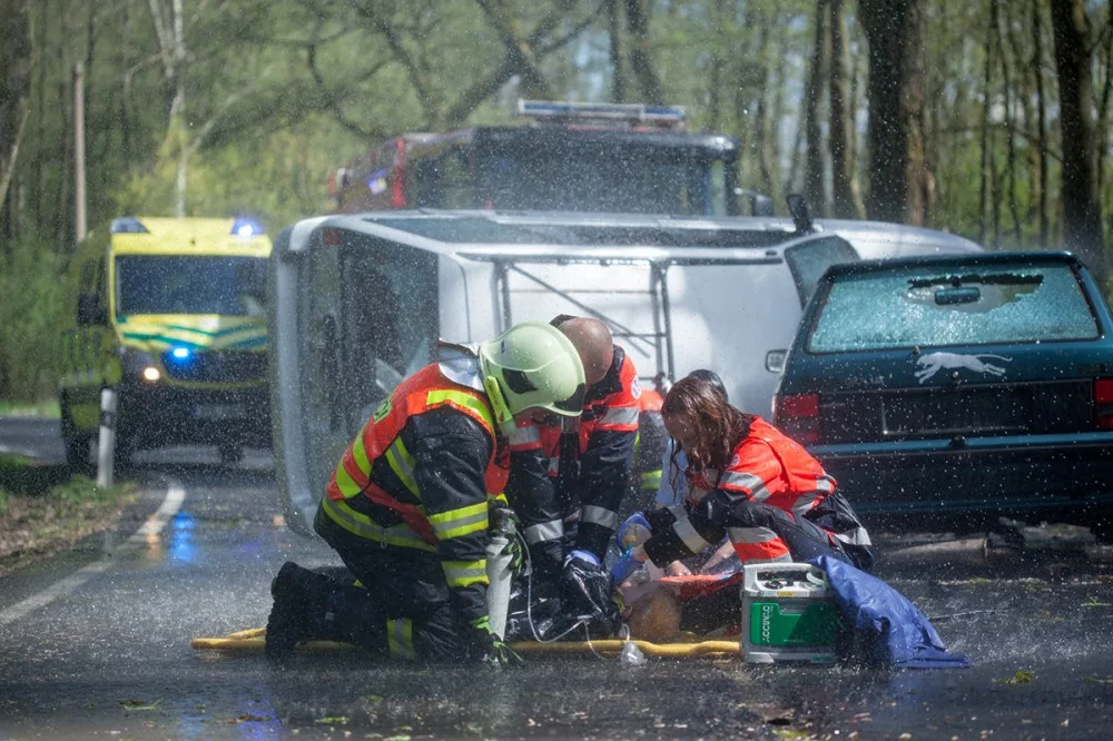 Zdaleka ne všichni řidiči si poradí na místě dopravní nehody