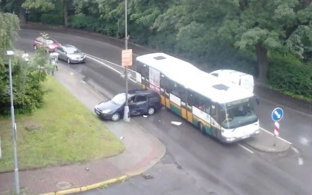 Po nehodě v centru Liberce ujel neznámo kam, zachytila ho ale kamera