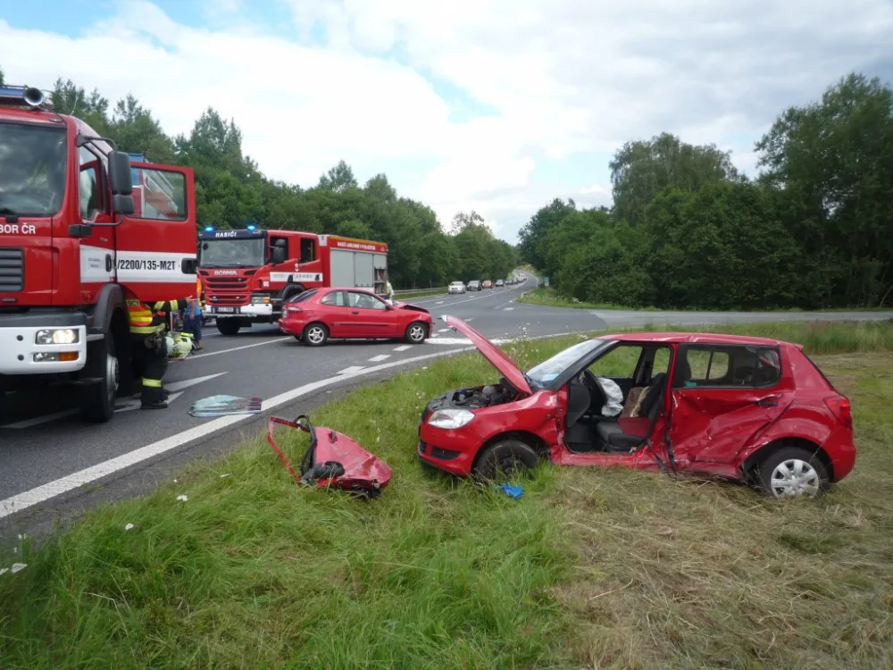 Při nehodě v Jablonném v Podještědí se zranilo šest osob