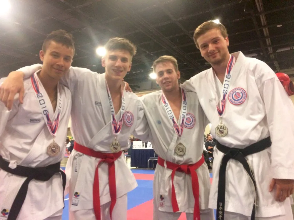 Kumite tým na Floridě, Filip Dittrich z Gryfu je třetí zleva