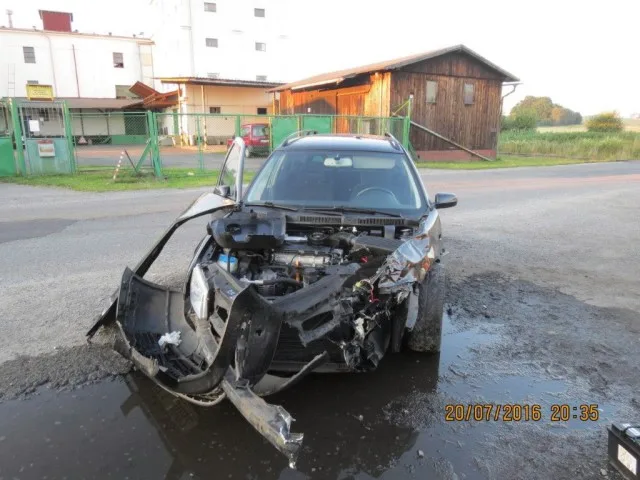 Při otáčení na silnici zranil motorkáře