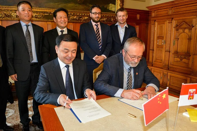 Liberec chce spolupracovat s čínskou metropolí Shijiazhuang. Obě města podepsala memorandum