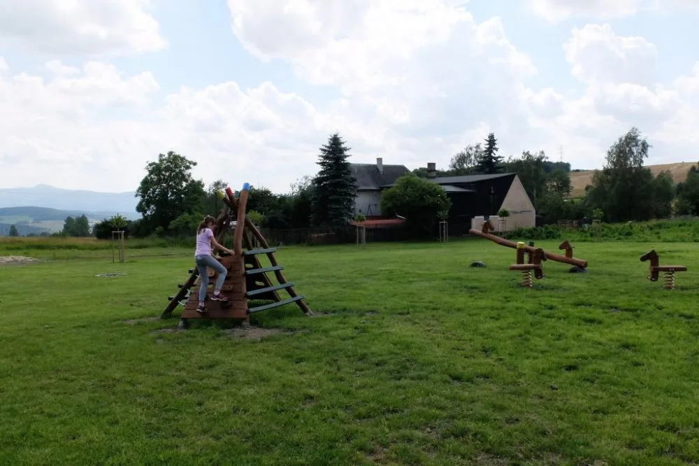 Nové setkávací místo v Albrechticích ožije letním kinem