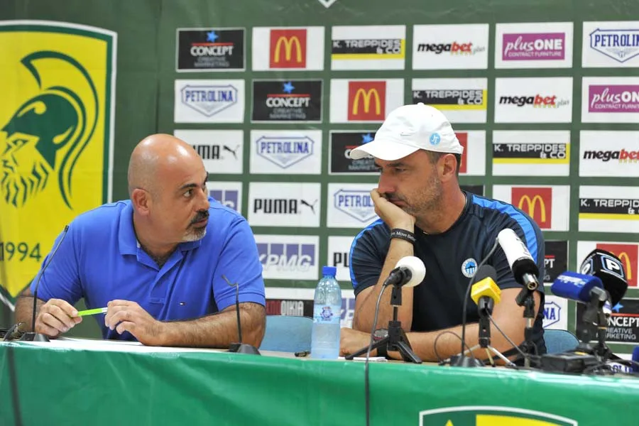 Tisková konference v Larnace