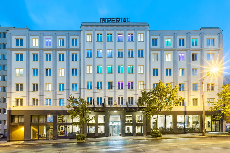 Grand Hotel Imperial - čelní večerní pohled