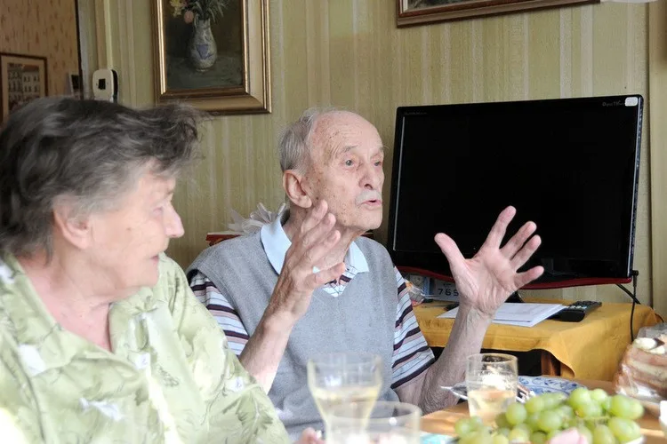 František Červenka oslavil sté narozeniny. "Jsem čtyřicet let v důchodu, to je delší doba, než jsem pracoval," říká