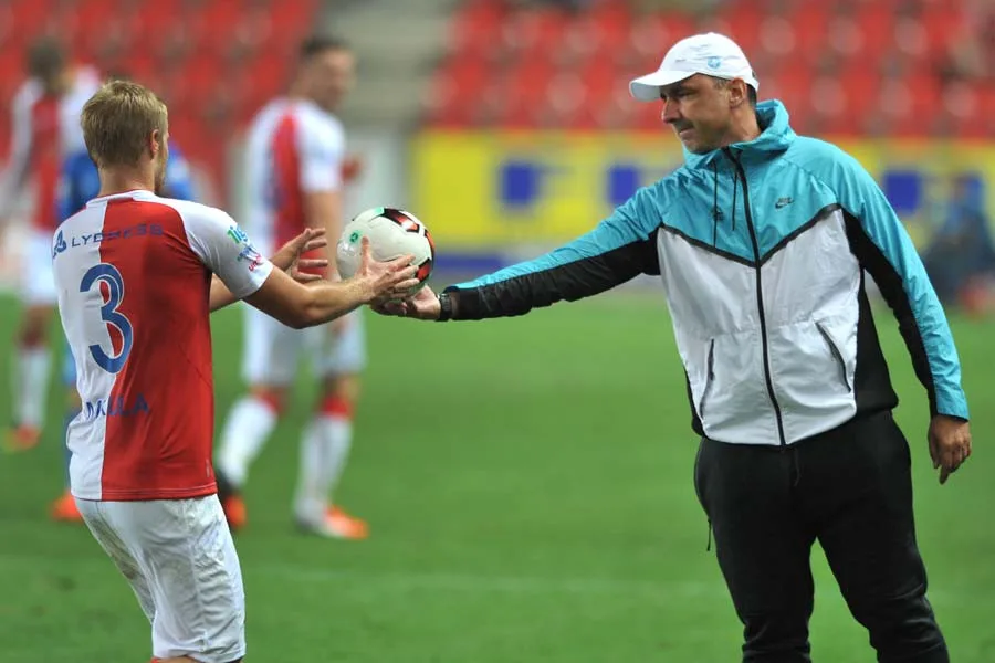 Půjde k rivalovi do Sparty? Trpišovský opouštět Slovan nechce.