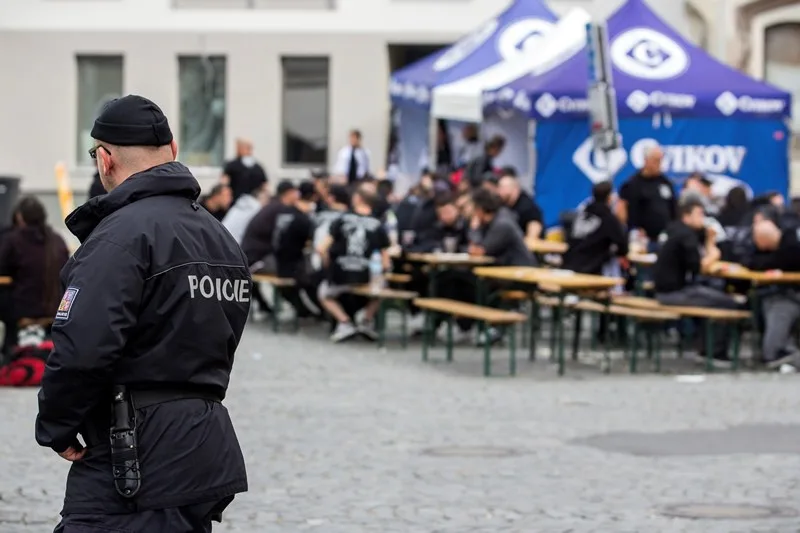 Do Liberce přijely stovky řeckých fanoušků. Policie zatím nemusela řešit žádné problémy