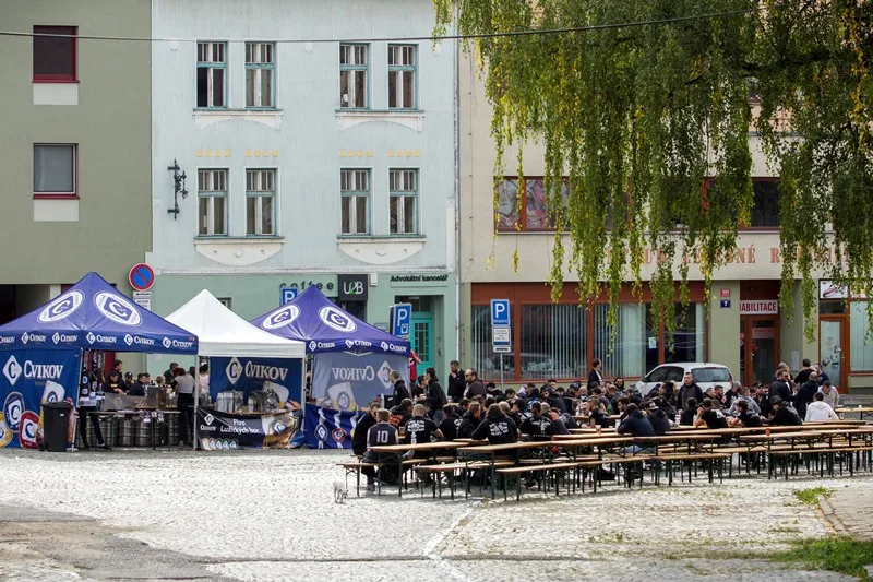 Do Liberce přijely stovky řeckých fanoušků. Policie zatím nemusela řešit žádné problémy