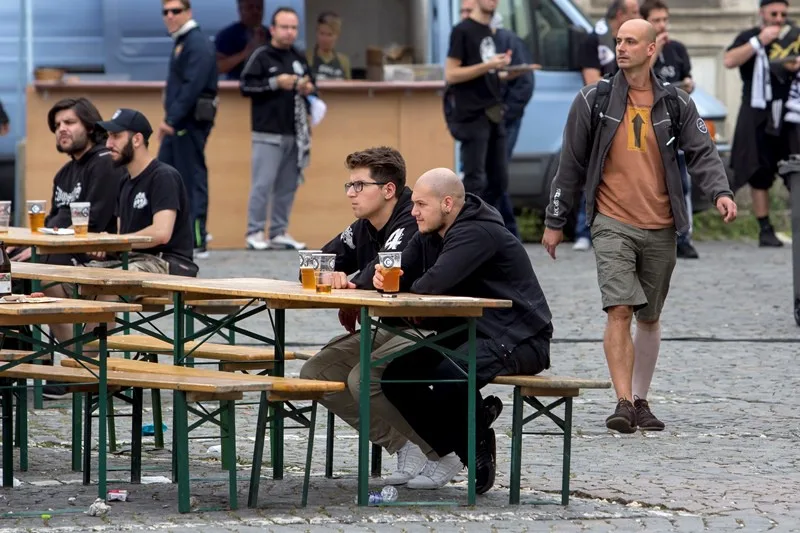Do Liberce přijely stovky řeckých fanoušků. Policie zatím nemusela řešit žádné problémy