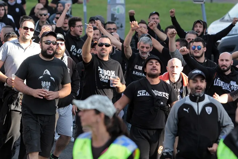 Libercem prošel pochod pěti stovek řeckých fanoušků