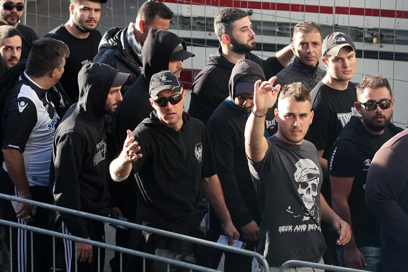 Libercem prošel pochod pěti stovek řeckých fanoušků