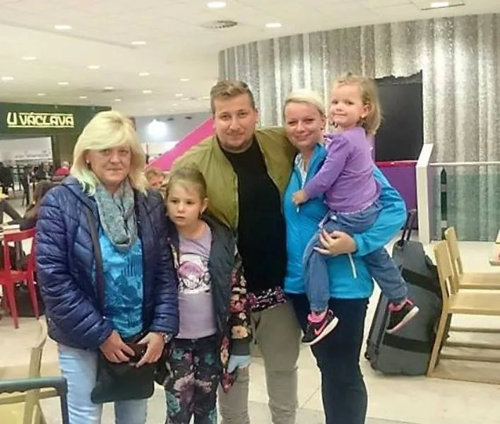 Tříletá Adélka vyrazila k moři, čtrnáctiletá Martina se prošla po molu s Andreou Verešovou