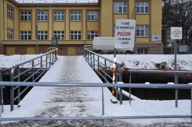 Lávka přes Nisu u krajského úřadu