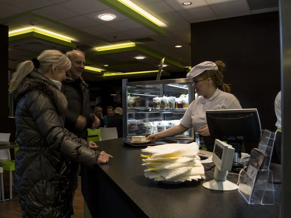 Domácí poctivá výroba a kvalita. Pod střechou hypermarketu Globus se otevřelo Café Globus