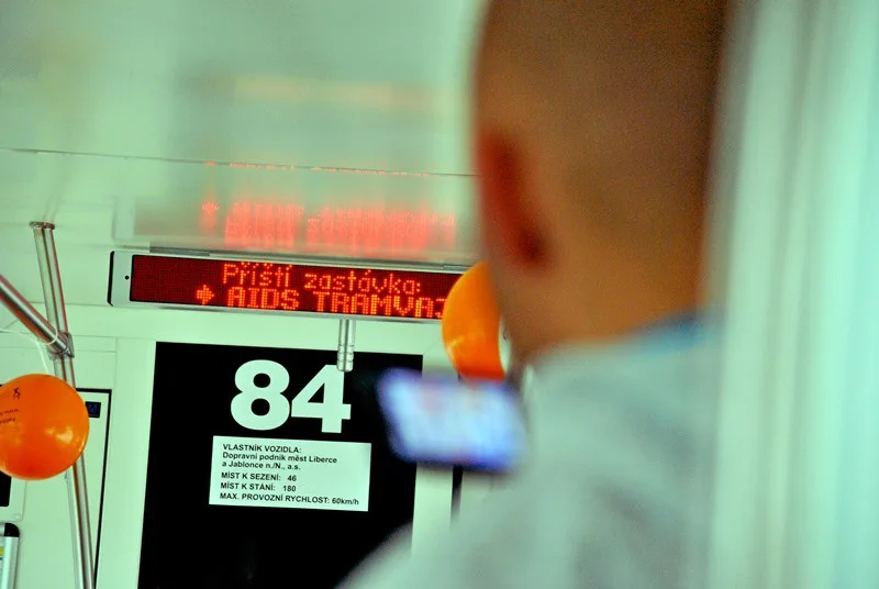 Osvětová tramvaj proti AIDS opět vyrazila do ulic Liberce
