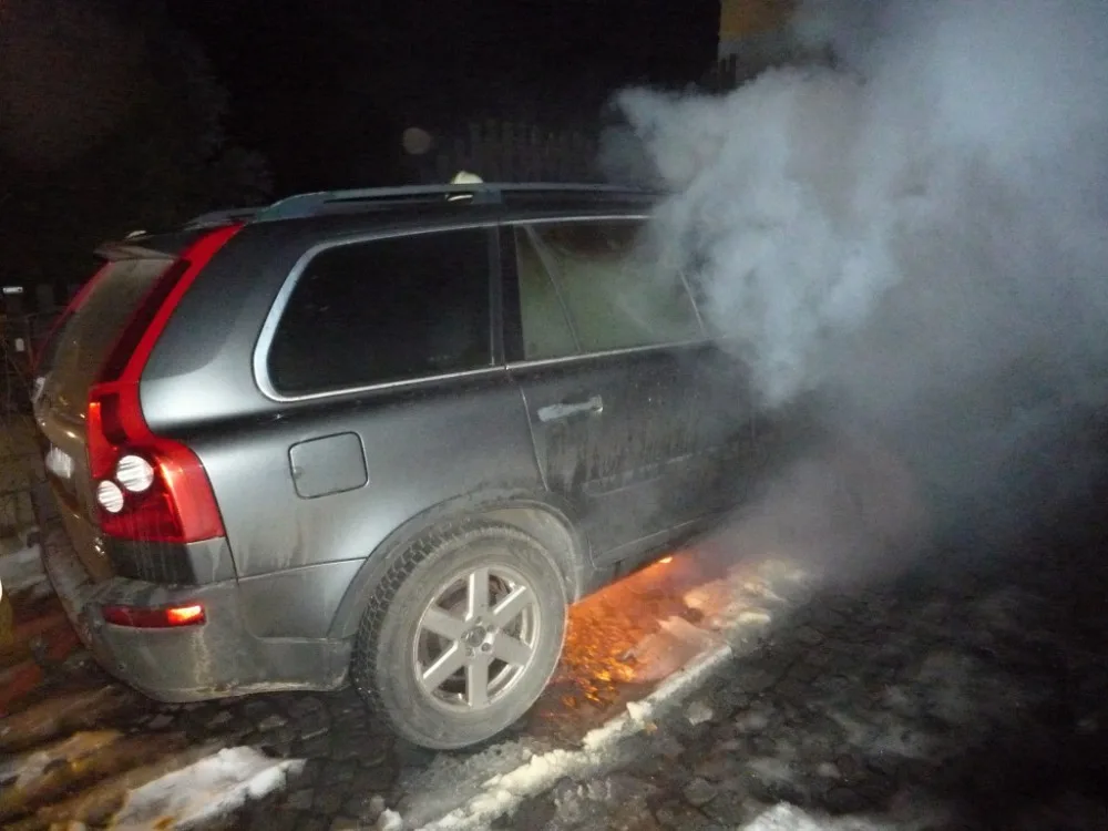 Hasiče zaměstnaly během čtyřiadvaceti hodin dva požáry aut