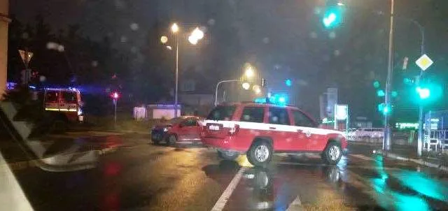 Nedorazila vám večer teplá pizza? Poslíček havaroval v Londýnské ulici
