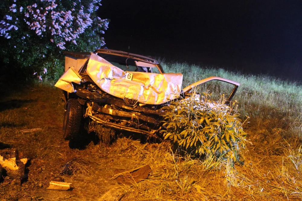 Auto po nárazu do zdi.