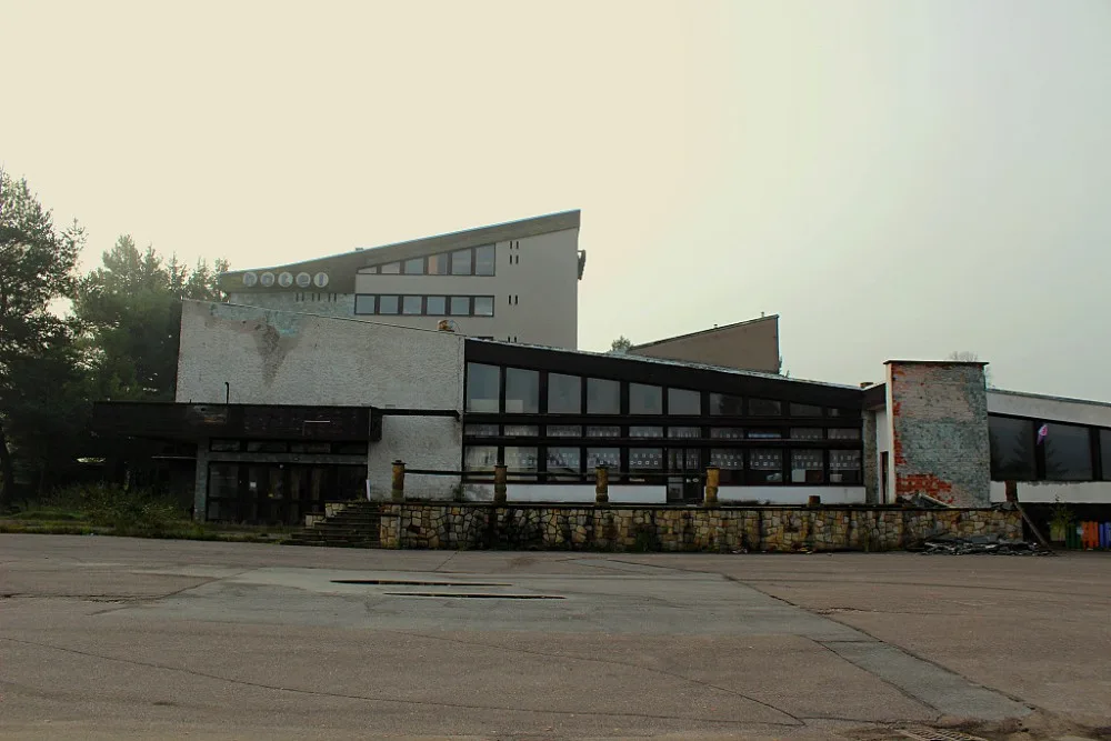Bývalý hotel Cedron v Hrabačově.