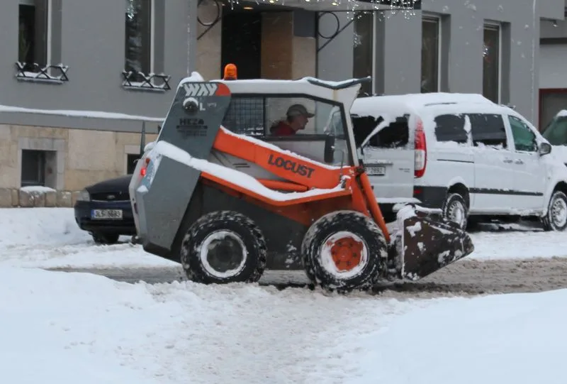 Jablonec po sněhové kalamitě obnovil placení na parkovištích