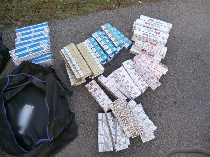 Celníci zadrželi dvakrát během jediného dne pašeráka s cigaretami a tabákem z Polska