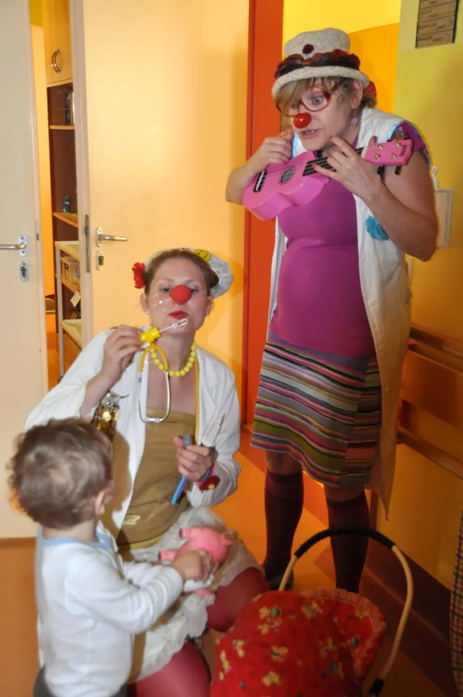 Zdravotní klauni v liberecké nemocnici.