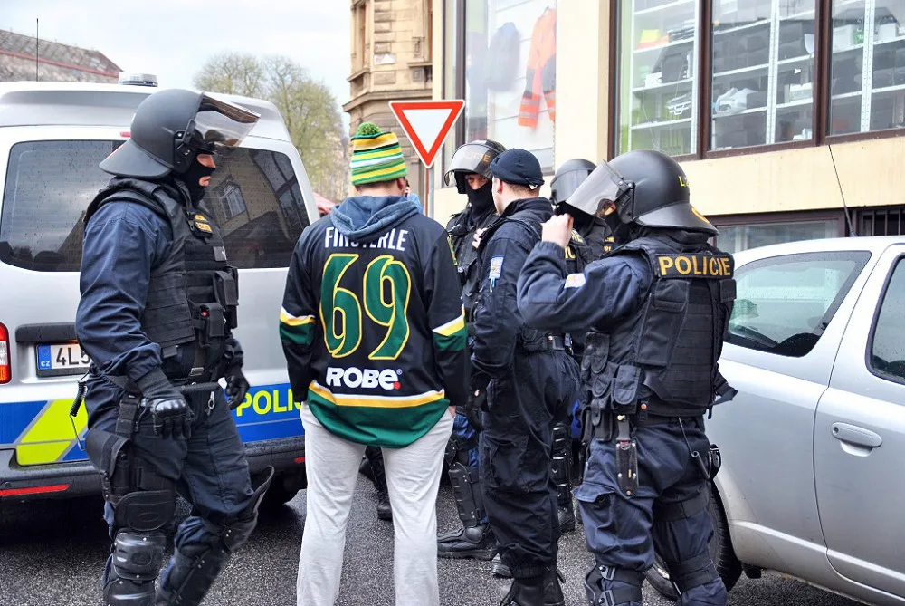Vsetínské hokejisty přijely na sever Čech podpořit stovky příznivců, Baníkovci problémy nedělali