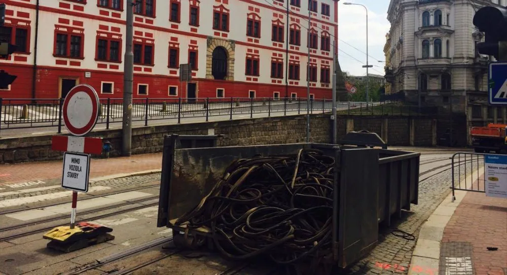 Dopravu v centru města omezila další uzavírka. Rumunská ulice se dnes uzavřela