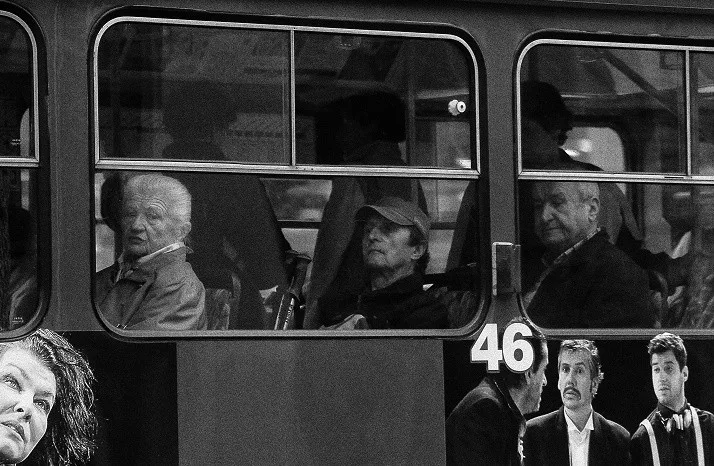 Liberecký fotograf Petr Šimr slaví výstavou 70 fotografií kulatiny